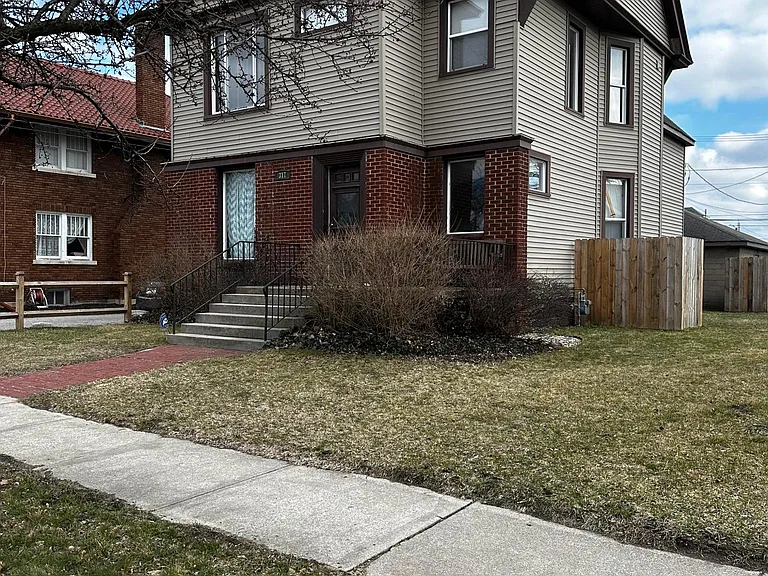 317 W Lexington Ave #C — Photo 1