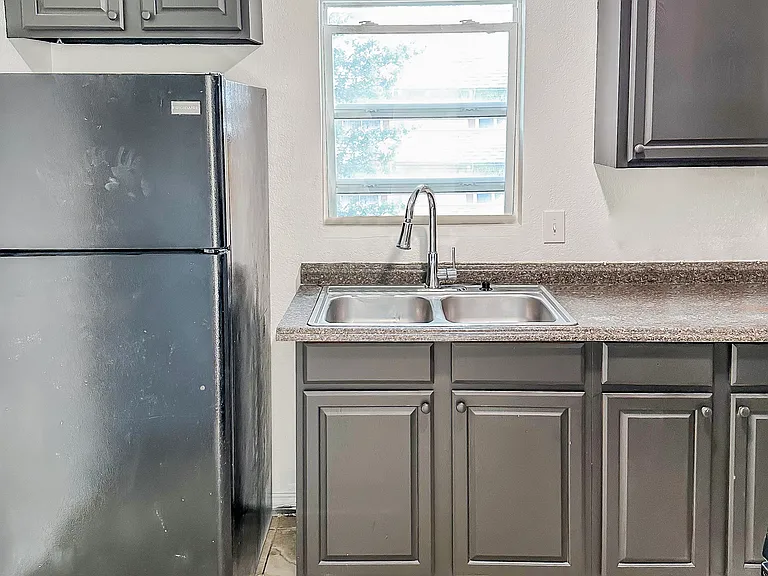 2404 Colony Ct — Photo 7