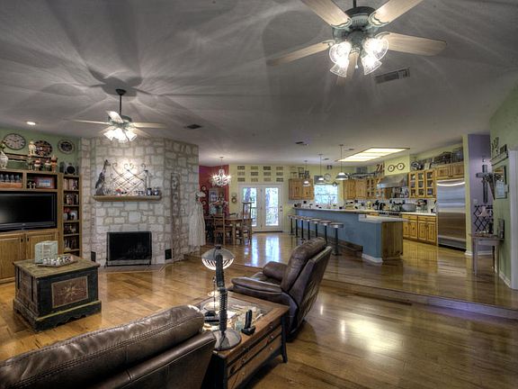 2nd image of 863 Mission Hills Dr