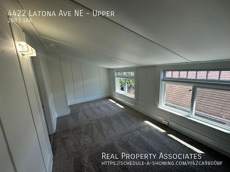 4422 Latona Ave NE #UPPER — Photo 9