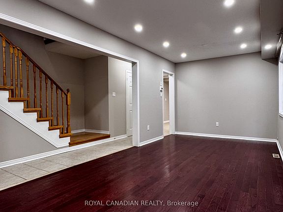 3rd image of 10 Guinevere Rd