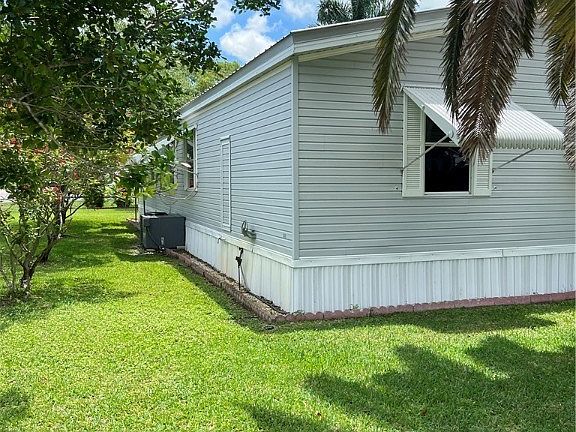 5th image of 934 Yacht Club Way NW