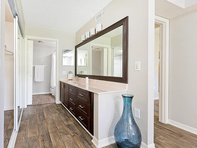Sanctuary Cove Apartments — Photo 11