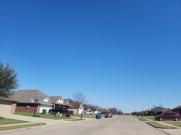 4th image of 1005 Lake Ridge Dr