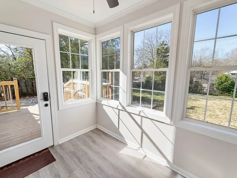 1033 N Pine St — Photo 26