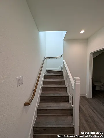 627 Essex St — Photo 8
