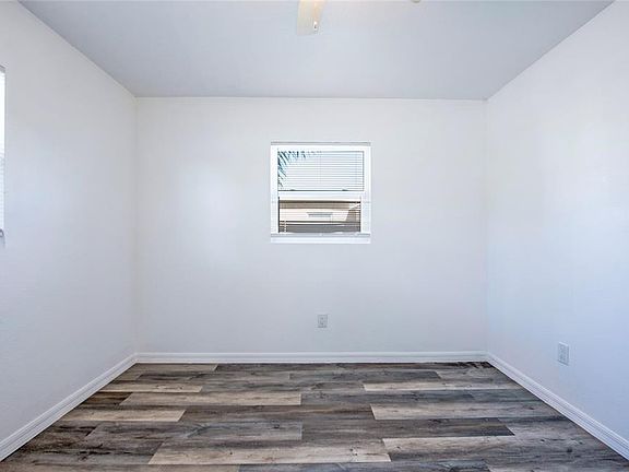 4th image of 717 E Gulf Blvd