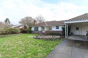 912 NE Birchwood Dr photo 1