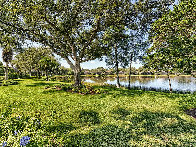 21895 Masters Cir — Photo 14
