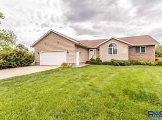 310 N Sun Crest Rd, Sioux Falls, SD 57107