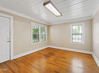 676 3rd St, Chipley, FL 32428