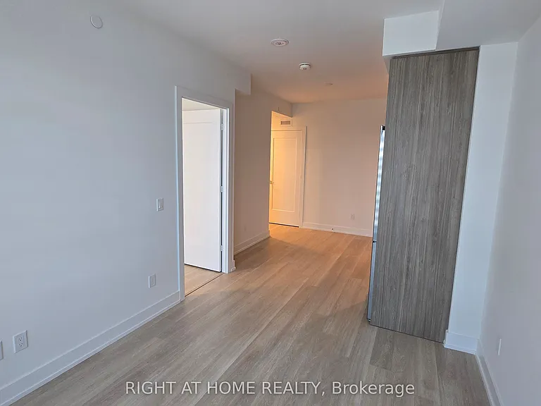 60 Central Park Dr #1707 — Photo 34