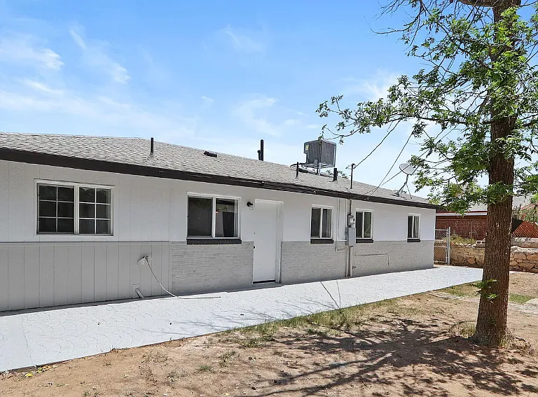 4924 Pikes Peak Dr — Photo 38