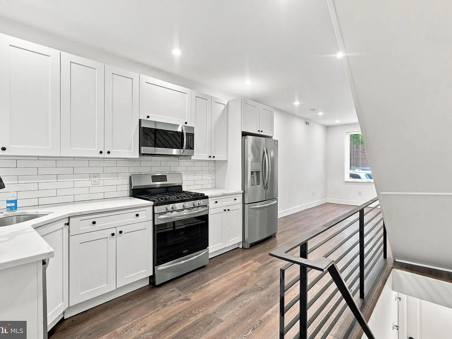 3 bed, 2.5 bath, 1416 sqft, $2,850 — Photo 4