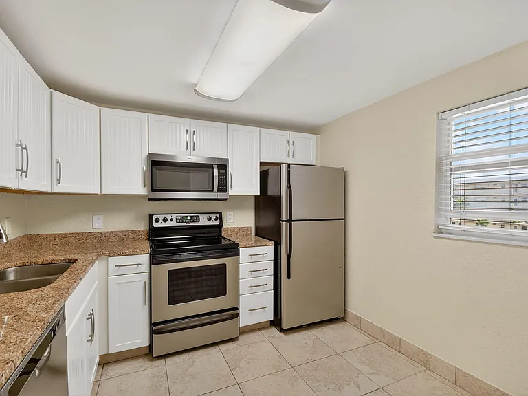 2615 NE 1st Ct #312 — Photo 7