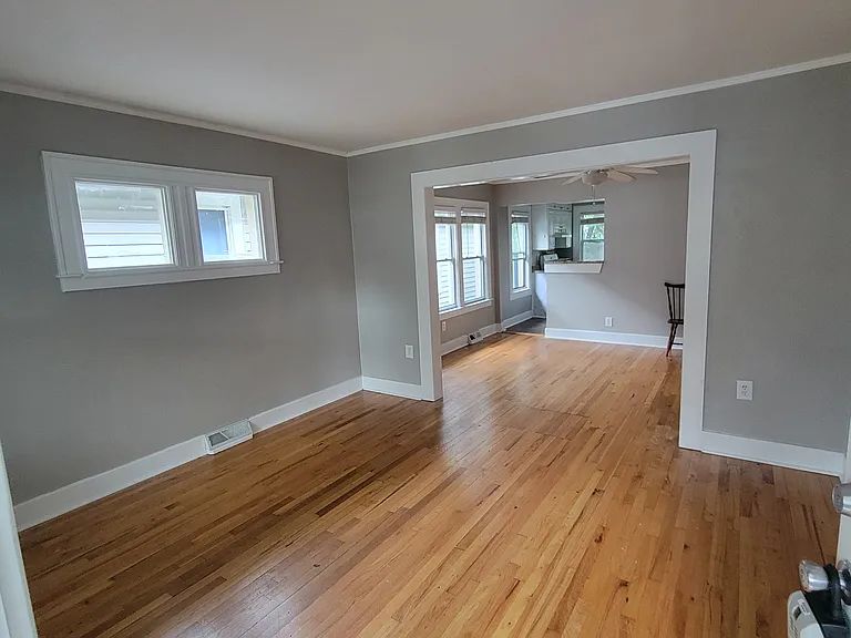 353 E Cambourne St — Photo 3