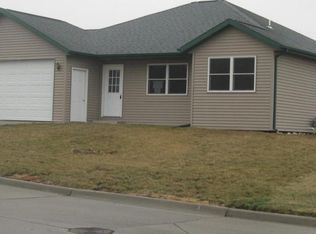 901 Jones St, Walnut, IA 51577