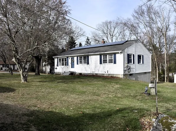 1 W Hollow Ln, Webster, MA 01570