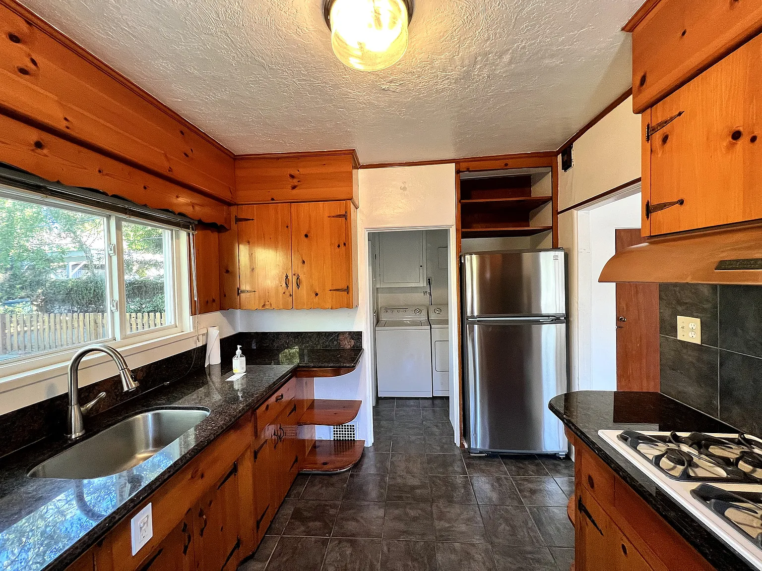 2 bed, 1.5 bath, 1150 sqft, $3,400 — Photo 4
