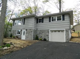 13 Beacon Rd, Hopatcong, NJ 07843