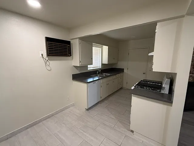 11619 Downey Ave #101 — Photo 7