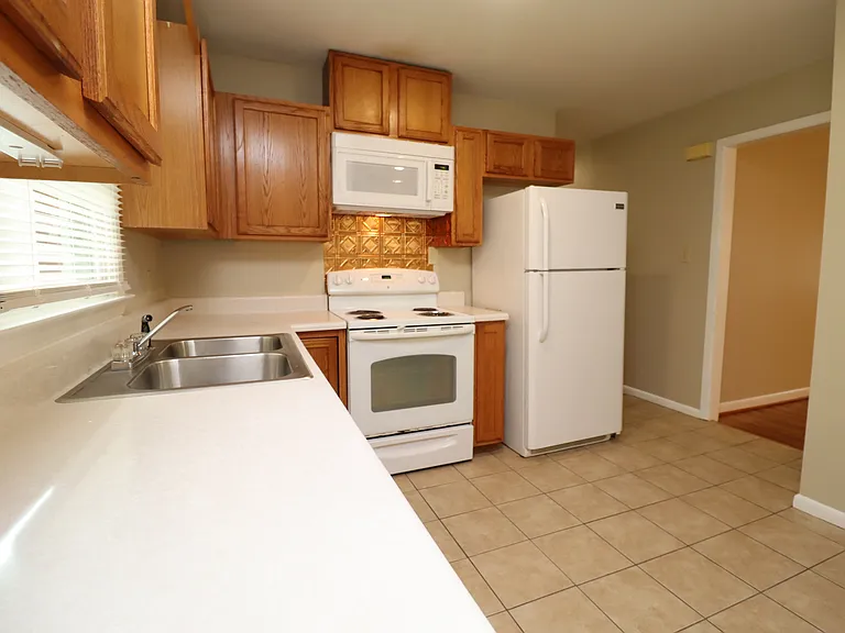 829 Carlisle St — Photo 10