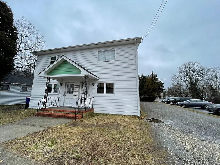 519-521 E Broad St — Photo 3