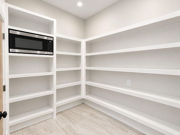 5th image of 15200 Tosca Ln