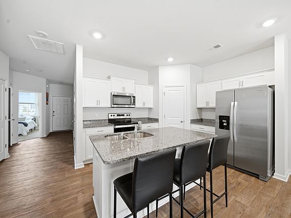 4th image of 18A Edgebrook Dr