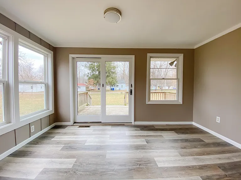 sun room off dining room