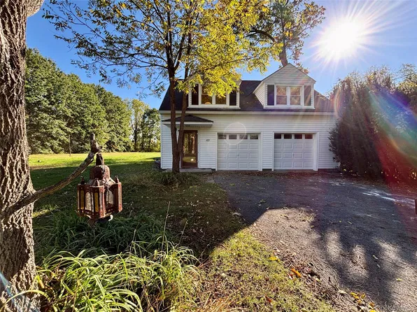 (undisclosed Address), New Paltz, NY 12561