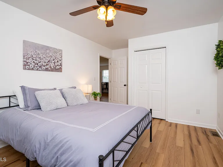 2418 Vines St — Photo 20