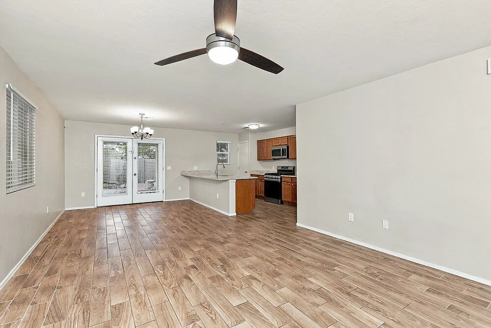 3 bed, 2.0 bath, 1438 sqft, $1,680 — Photo 4
