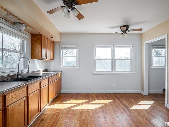 5th image of 502 2nd Street Pl