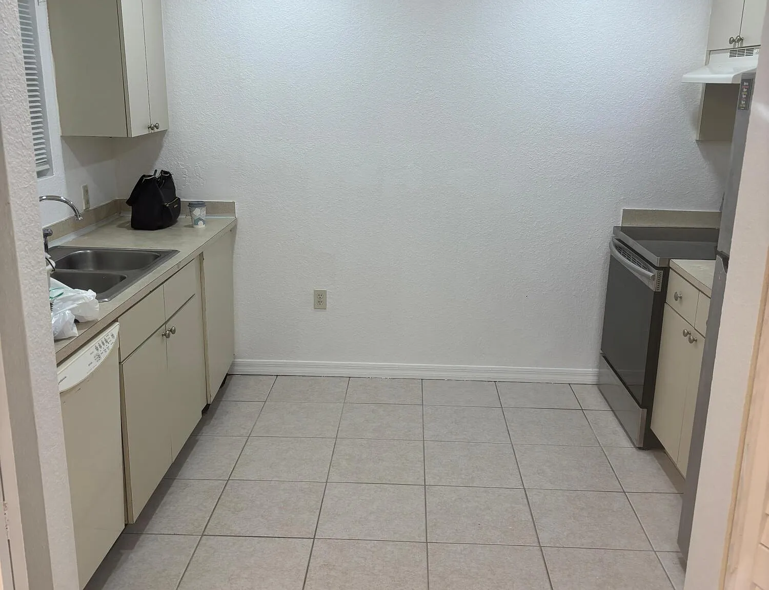 2 bed, 1.0 bath, 2612 sqft, $2,200 — Photo 3