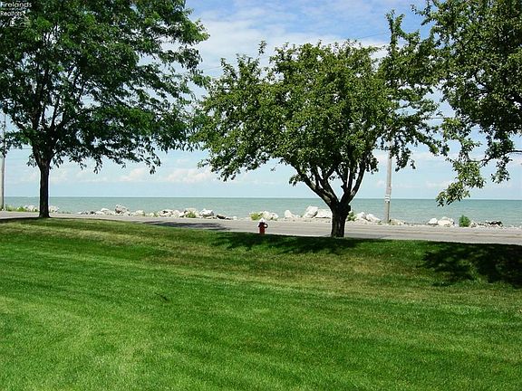 3rd image of 505 Lakeshore Unit C