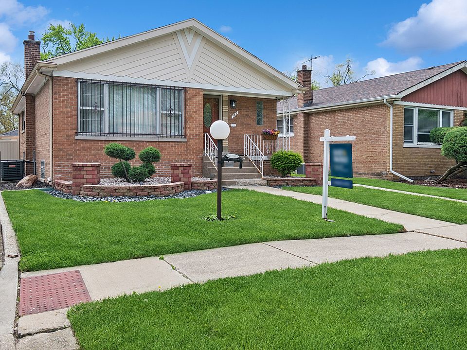 1st image of 256 Calumet Blvd