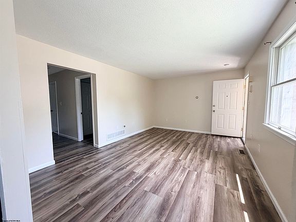 4th image of 512 Worthington Dr APT 2
