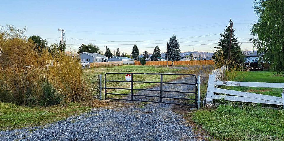 Driveway entrance from road