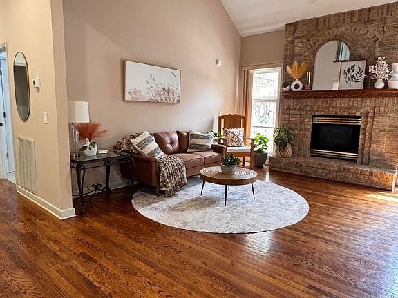 3rd image of 205 Woodbriar Dr
