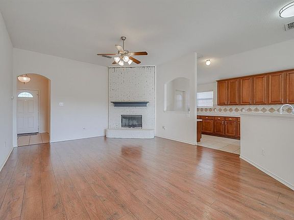 4th image of 3700 Mossbrook Dr