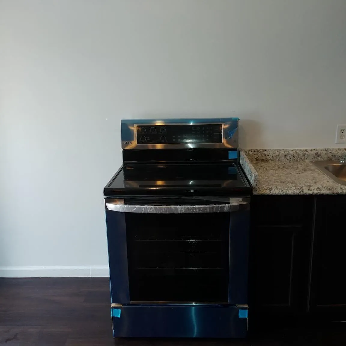 1 bed, 3054 sqft, $900 — Photo 1