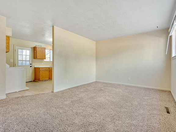 4th image of 2108 Applewood Rd