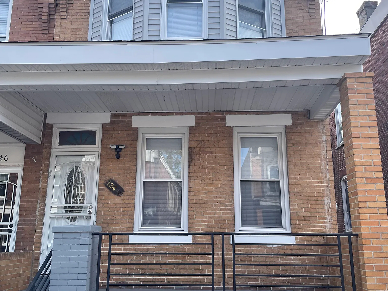 5 bed, 1479 sqft, $2,100 — Photo 1