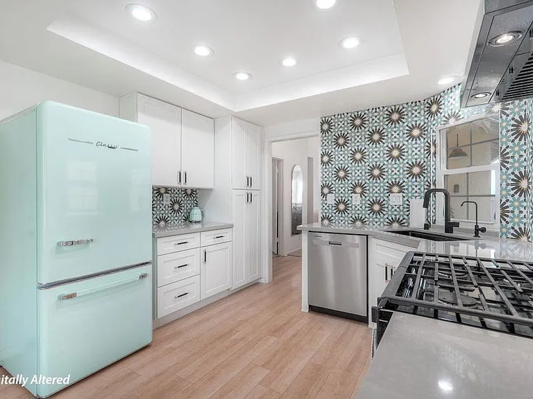 6817 Watercourse Dr — Photo 9