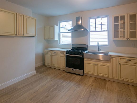 2nd image of 219 6th Ave W APT 1