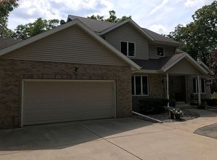 2966 Town Hall Rd, Mount Horeb, WI 53572