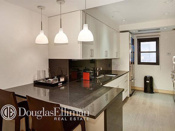 4th image of 58 W 58th St APT 5E