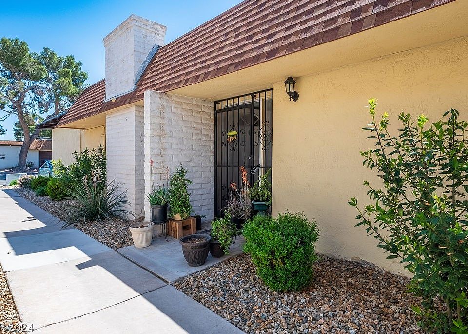 1st image of 2741 Heritage Cir