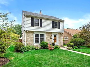 5800 N Bel Aire Dr, Glendale, WI 53209